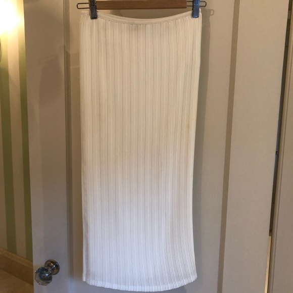Aritzia Dresses & Skirts - Aritzia Babaton Pleated Pencil Skirt